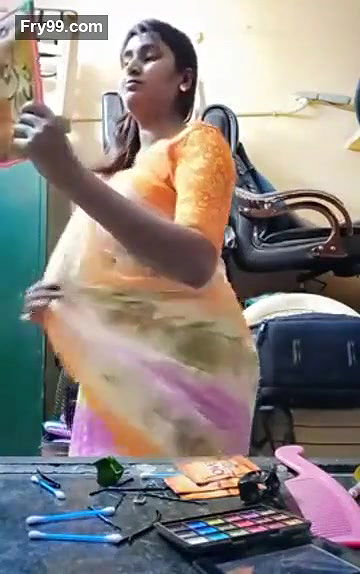 Swathi naidu doing makeup for shoot