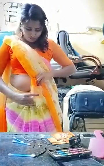 Swathi naidu doing makeup for shoot