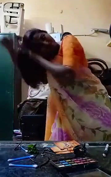 Swathi naidu doing makeup for shoot