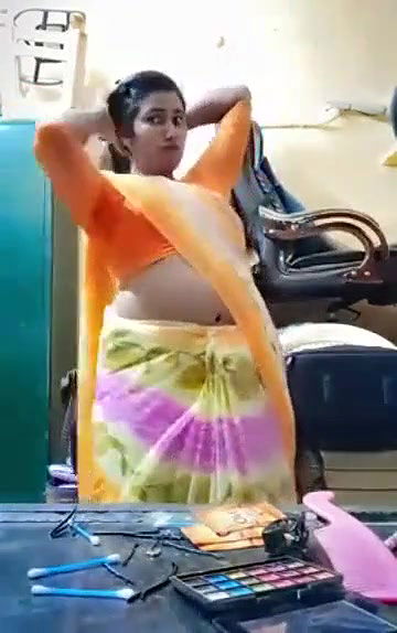 Swathi naidu doing makeup for shoot