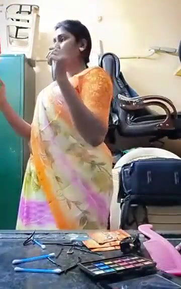 Swathi naidu doing makeup for shoot