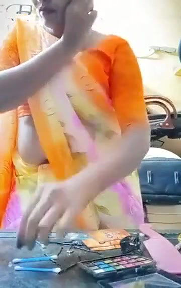 Swathi naidu doing makeup for shoot