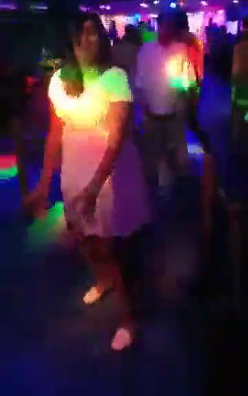 Swathi naidu enjoying and dancing in pub part-3