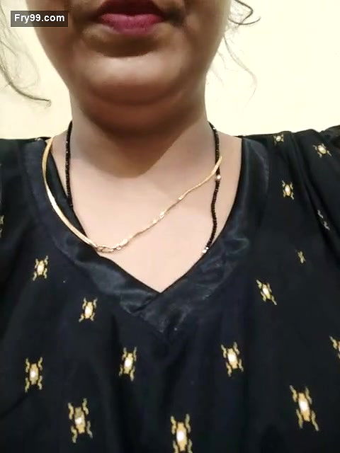 Sexy Bhabhi Showing Boobs