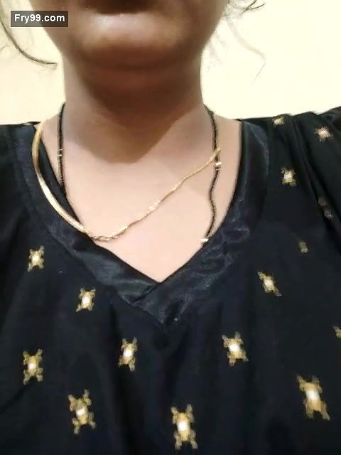 Sexy Bhabhi Showing Boobs