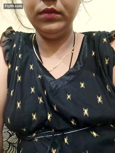 Sexy Bhabhi Showing Boobs