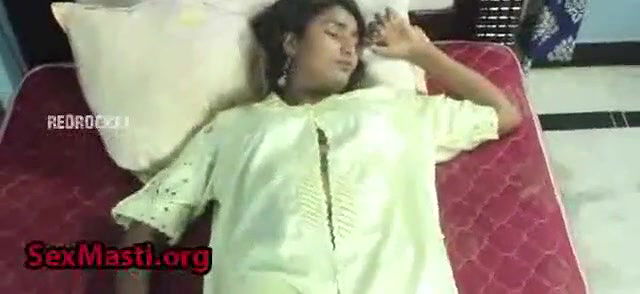 Swathi naidu hot show n romance by d. hubby http shrtfly.com QbNh2eLH