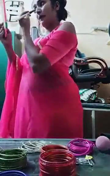 Swathi naidu in pink saree getting ready