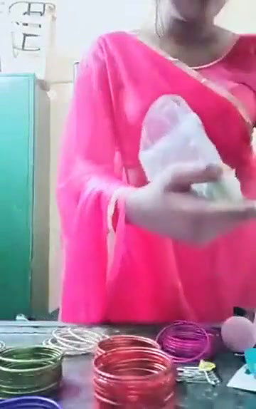 Swathi naidu in pink saree getting ready