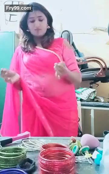 Swathi naidu in pink saree getting ready