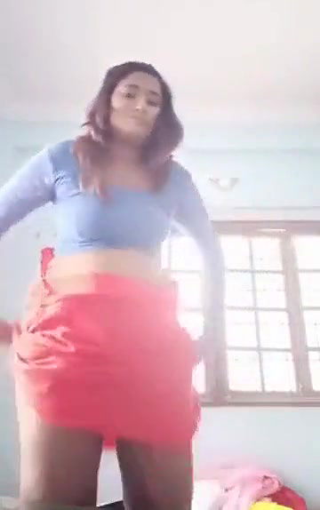 Swathi naidu latest videos while shooting dress change part -1