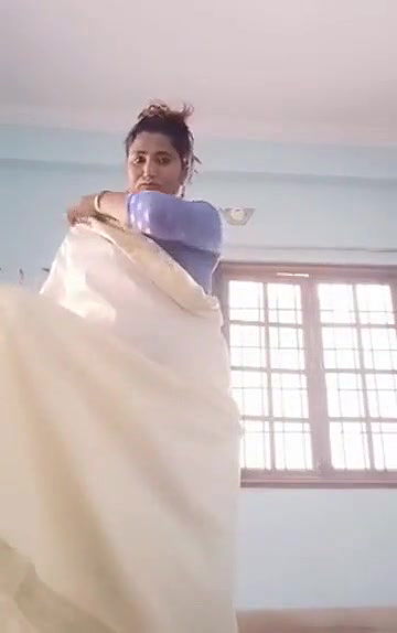 Swathi naidu latest videos while shooting dress change part -2