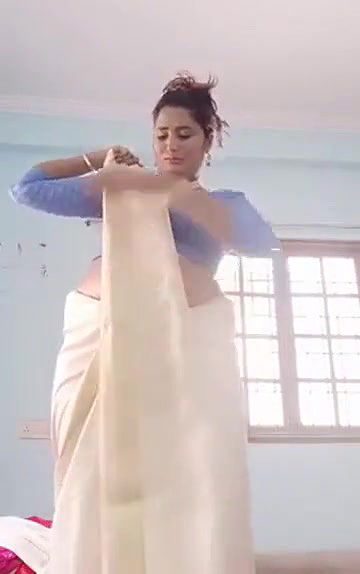 Swathi naidu latest videos while shooting dress change part -2