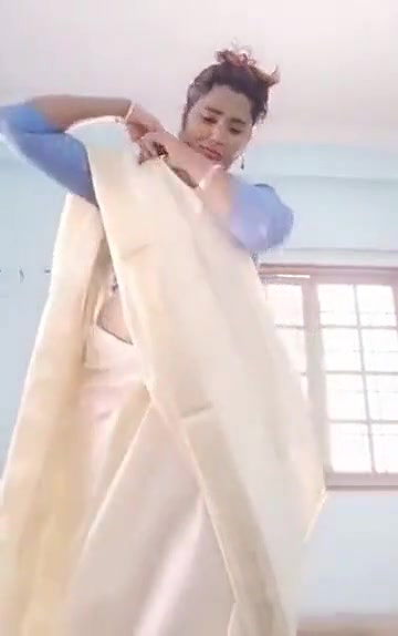 Swathi naidu latest videos while shooting dress change part -2