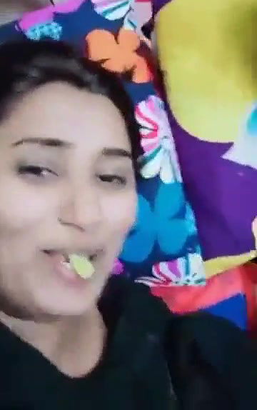 Swathi naidu liplock and enjoying with boyfriend on bed