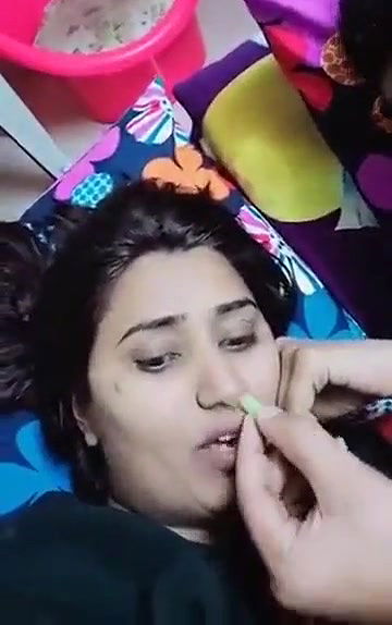 Swathi naidu liplock and enjoying with boyfriend on bed