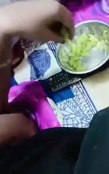 Swathi naidu liplock and enjoying with boyfriend on bed