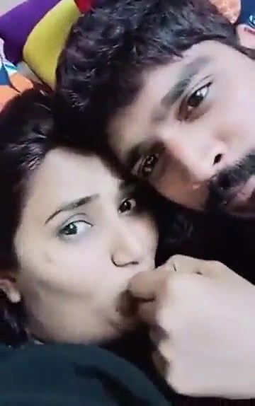 Swathi naidu liplock and enjoying with boyfriend on bed