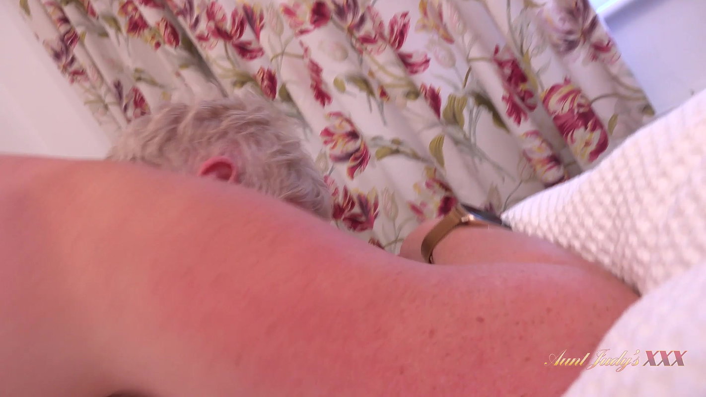 Joolz – Curvy GILF Joolz Has A Potential New Tenant and She Puts Him to Work on Her