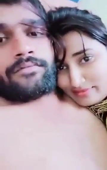 Swathi naidu romance on bed with her boyfriend