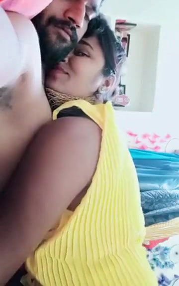 Swathi naidu romance on bed with her boyfriend