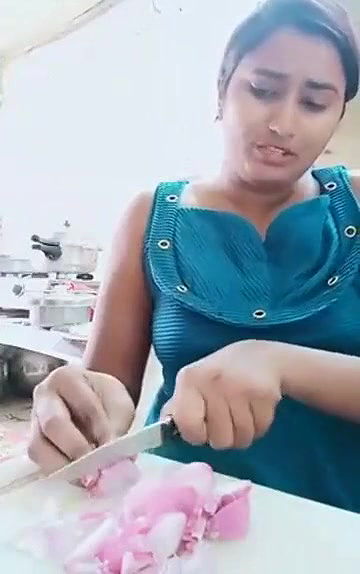 Swathi naidu romance with boyfriend while cooking