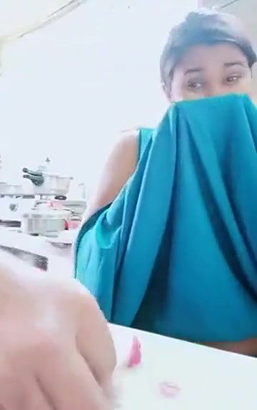 Swathi naidu romance with boyfriend while cooking