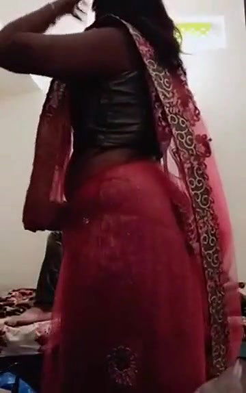 Swathi naidu romantic saree change part-1