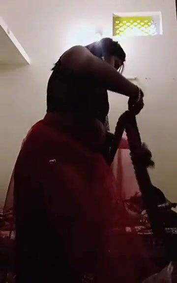 Swathi naidu romantic saree change part-1