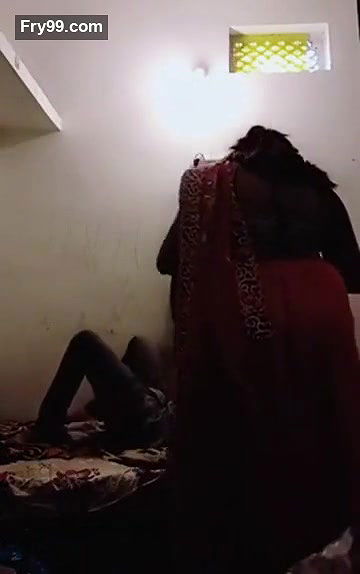 Swathi naidu romantic saree change part-1