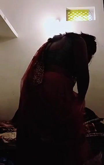Swathi naidu romantic saree change part-1