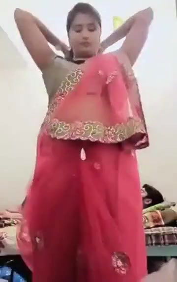 Swathi naidu romantic saree change part-1