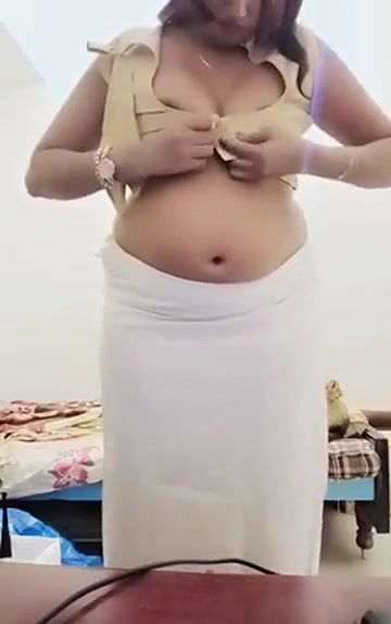 Swathi naidu romantic saree change part-3