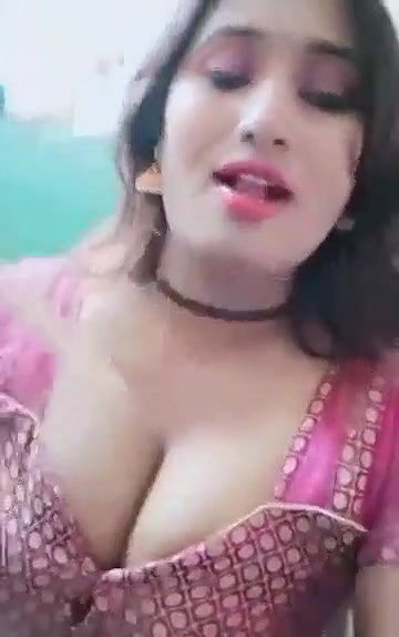 Swathi naidu romantic seducing while saree