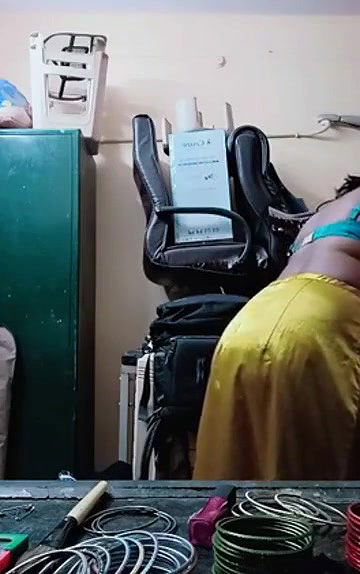 Swathi naidu romantic seducing while saree