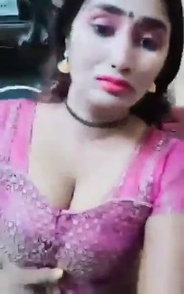 Swathi naidu romantic seducing while saree