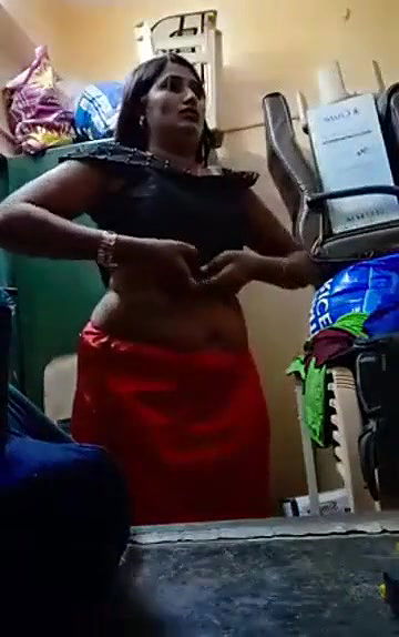 Swathi naidu saree by showing boobs,body parts and getting ready for shoot part-1