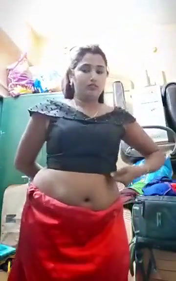 Swathi naidu saree by showing boobs,body parts and getting ready for shoot part-1