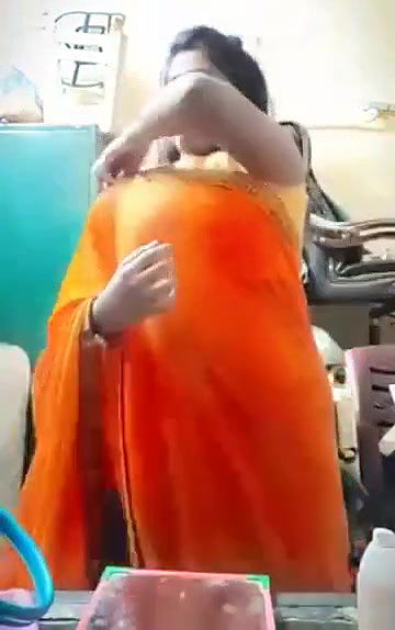 Swathi naidu saree by showing boobs,body parts and getting ready for shoot part-2