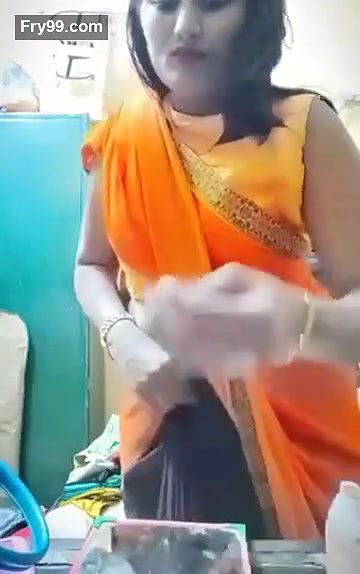 Swathi naidu saree by showing boobs,body parts and getting ready for shoot part-2