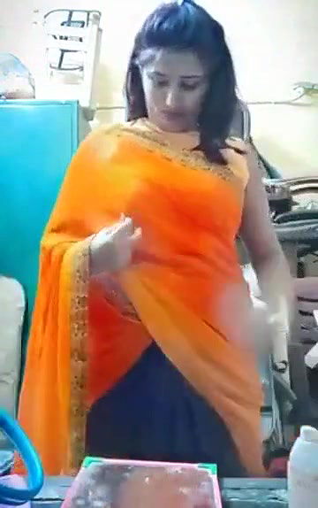 Swathi naidu saree by showing boobs,body parts and getting ready for shoot part-2