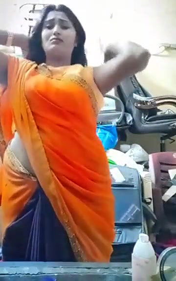 Swathi naidu saree by showing boobs,body parts and getting ready for shoot part-2