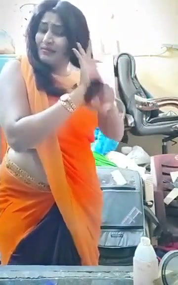Swathi naidu saree by showing boobs,body parts and getting ready for shoot part-2