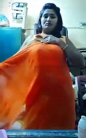 Swathi naidu saree by showing boobs,body parts and getting ready for shoot part-3