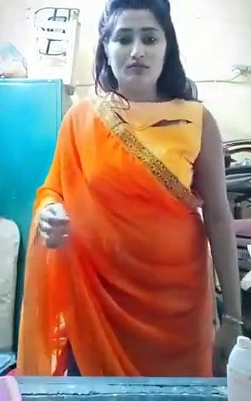 Swathi naidu saree by showing boobs,body parts and getting ready for shoot part-3