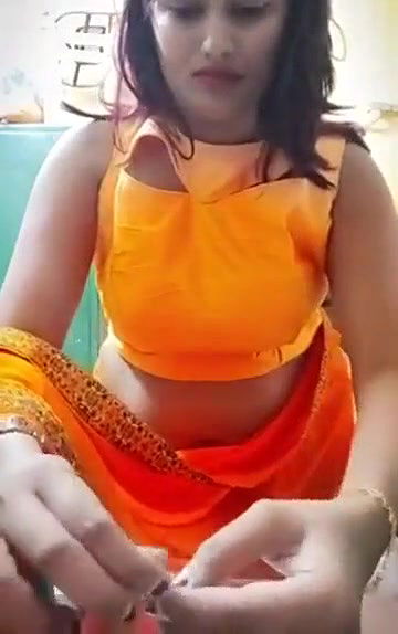 Swathi naidu saree by showing boobs,body parts and getting ready for shoot part-3