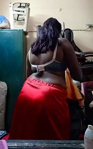 Swathi naidu saree by showing boobs,body parts and getting ready for shoot part-4