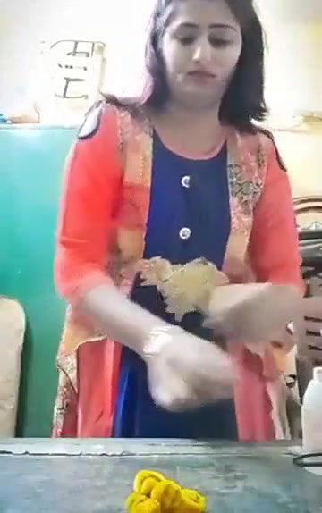 Swathi naidu saree by showing boobs,body parts and getting ready for shoot part-5