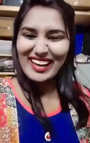 Swathi naidu saree by showing boobs,body parts and getting ready for shoot part-5