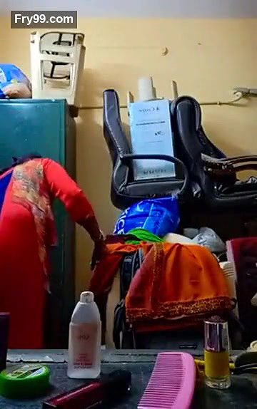 Swathi naidu saree by showing boobs,body parts and getting ready for shoot part-5